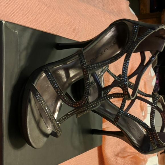 Heels worn once for a wedding - Picture 1 of 3